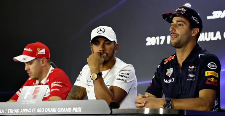 Hamilton: Rosberg probeert in spotlights te komen