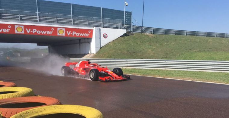 Kvyat neemt weer plaats in een Formule 1 auto!