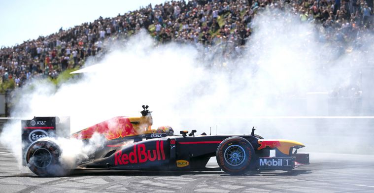 In deze F1 wagens rijden de Red Bull coureurs op Circuit Zandvoort!
