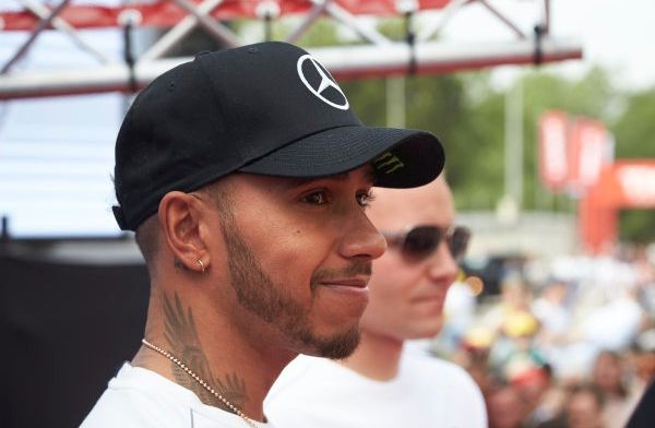 Hamilton sluit winst Mercedes niet uit