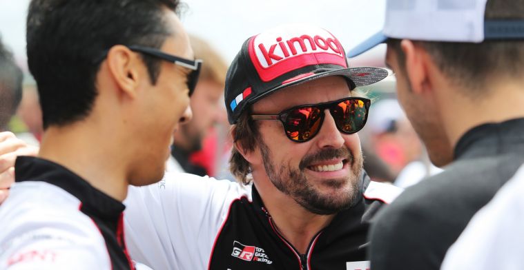Alonso ontvangt veel felicitaties van 'zijn vrienden'