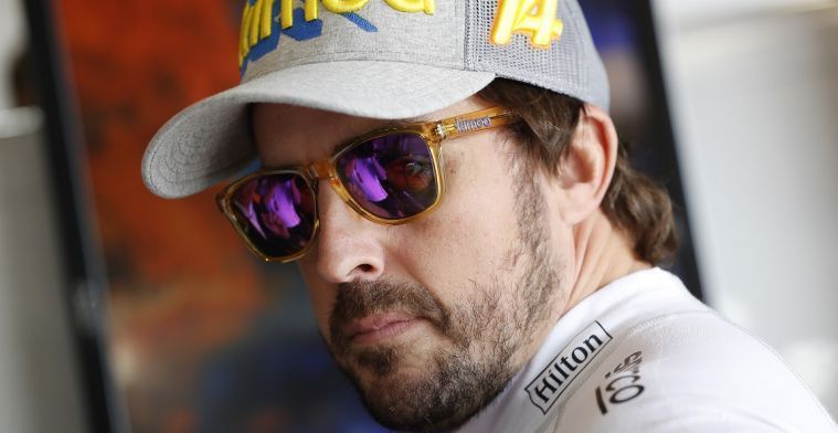 Alonso denkt pas over toekomst na in een strandstoel