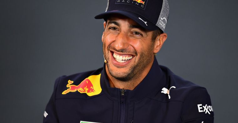 Ricciardo imiteert Amerikanen op magistrale wijze