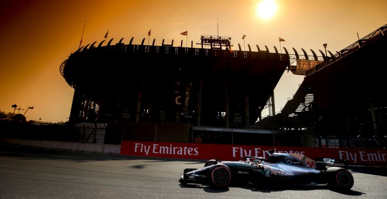 Hamilton: “Red Bull te ver weg, Ferrari in ons bereik”