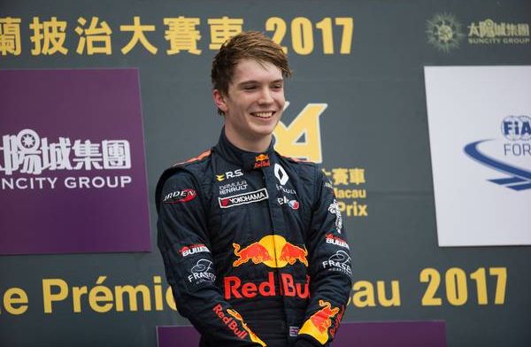Veelbesproken Red Bull-junior op voorlopige pole in Macau