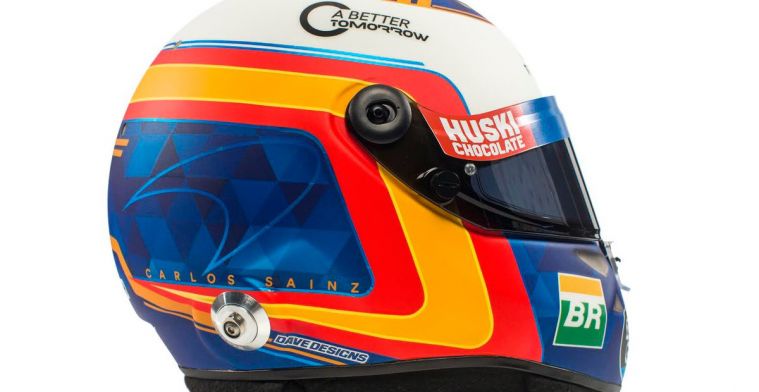 Carlos Sainz toont nieuwe helm voorafgaand aan onthulling MCL34