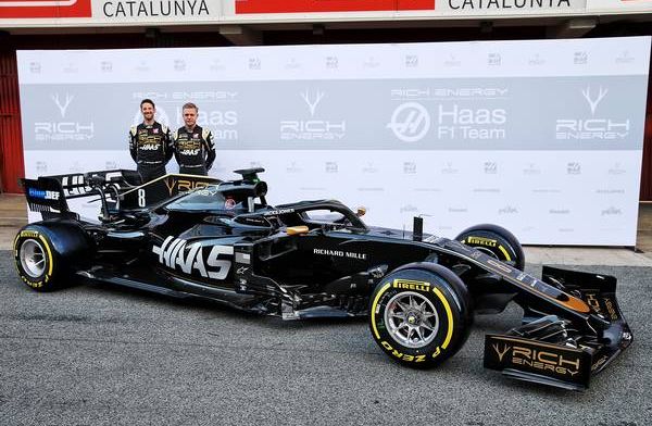 Ook Haas showt de nieuwe bolide in Barcelona