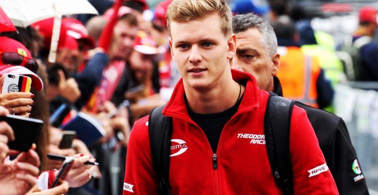 Vettel zal geen tips geven aan Schumacher: 'Hij moet zelf ervaring opdoen'