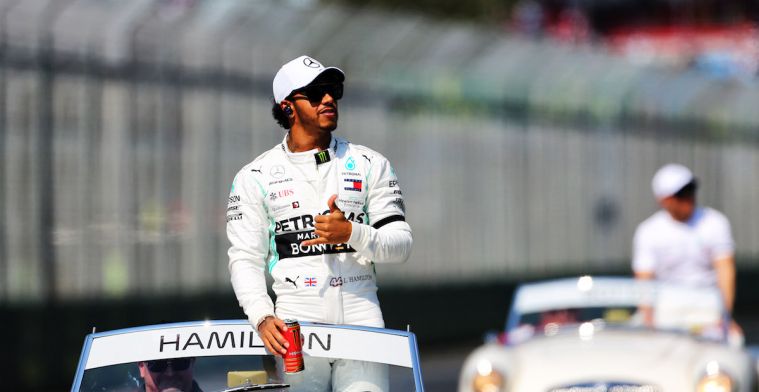 Lewis Hamilton over MotoGP: 'Het staat vast dat ik er een keer op ga rijden'