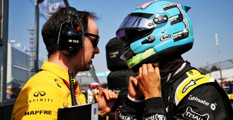 Ricciardo onthult wat het verhaal is achter 'Stop Being Them' op zijn helm