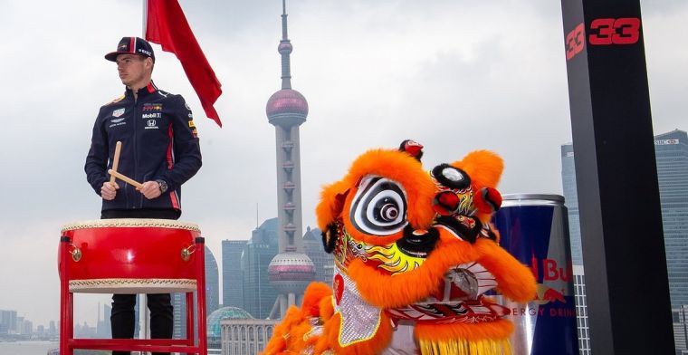 Geen oranje leeuw, maar een oranje draak voor Verstappen in China