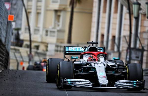 Samenvatting GP Monaco: Hamilton wint na iconisch duel, straf nekt Max Verstappen