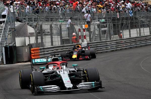 Tom Coronel: ''Hamilton raakte in totale paniek door Verstappen''