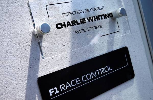Whiting geeft het startsignaal tijdens de Grand Prix op Silverstone
