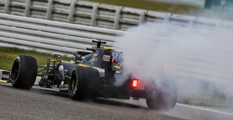 Oorzaak rookwolk uit Ricciardo's Renault: De uitlaat!