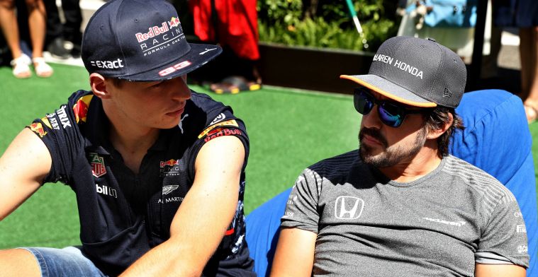 Hamilton ziet in Alonso teammaat Verstappen: Jullie hebben een leeg stoeltje...