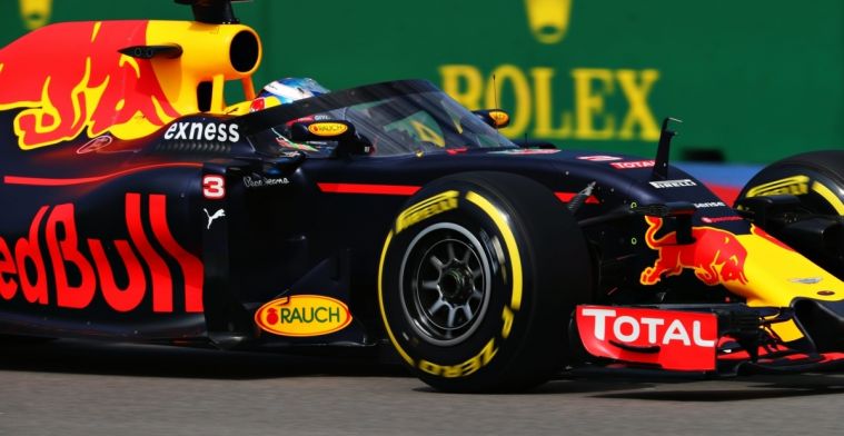 Christian Horner kijkt met interesse naar eigen windscreen in IndyCar