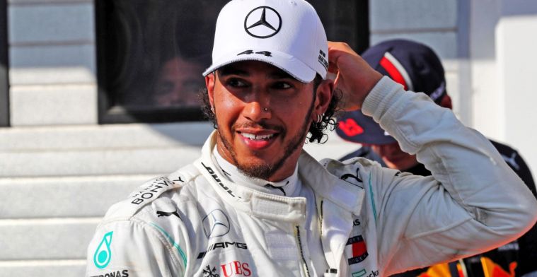 Lewis Hamilton's verklaring voor crash: Ik ben ook maar een mens