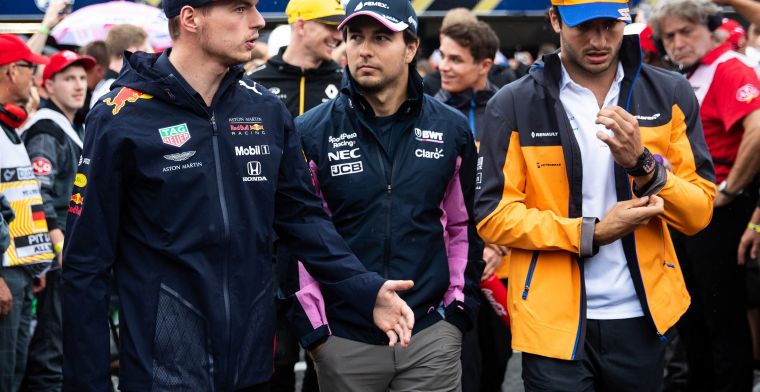 Sainz: Verstappen is bijna beter dan Hamilton, maar in Spa zat Max fout