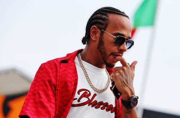 Hamilton moet verzoeken fans in Monza afwijzen: géén overstap naar Ferrari…