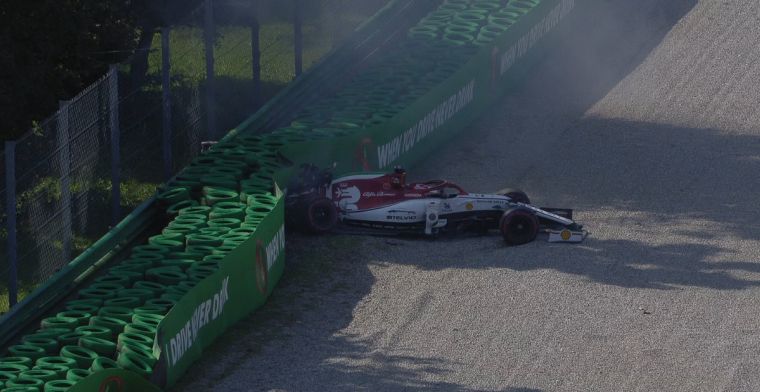 Rode vlaggen in kwalificatie Italië: Kimi Raikkonen knalt in de muur op Monza!
