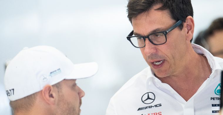 Mercedes-teambaas Wolff geeft Bottas verbeterpuntje mee: Hamilton doet dat beter