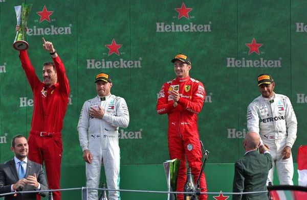 Hamilton houdt van een gevecht: ''Hopelijk zijn Red Bull en Ferrari weer sterk''