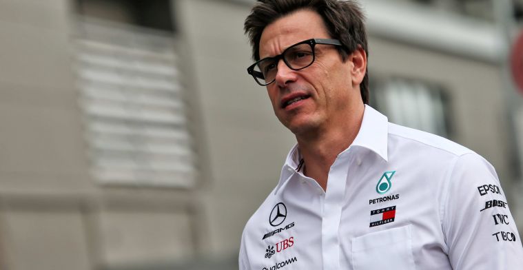 Wolff gaat in op teamorders Mercedes: Moesten Albon afhouden