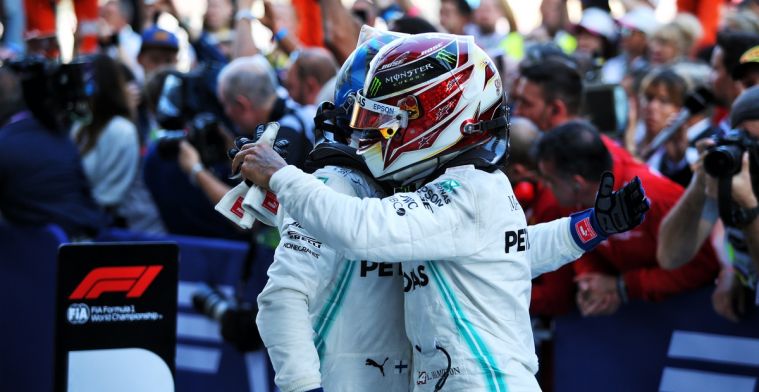 Hamilton zegt dat het lastig kiezen is tussen Ferrari en Mercedes