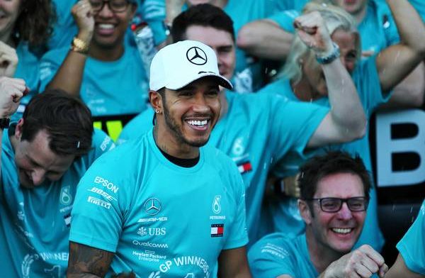 Hamilton: ''Laten we trainen op zaterdag en kwalificeren op zondag''