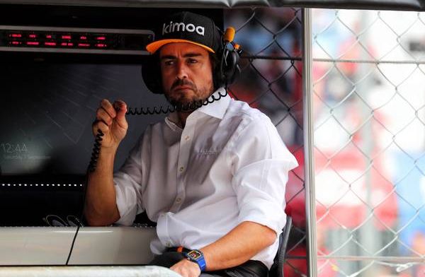 Alonso haalt uit naar Hamilton: ''Je kan niet het één zeggen en het ander doen''