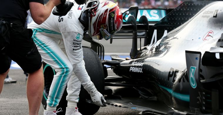 Hamilton verloor volgens Mercedes 'zeven seconden' na touché met Verstappen