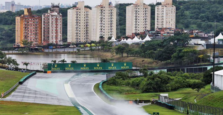Albon crasht, Verstappen glijdt in natte en listige VT1 op Interlagos