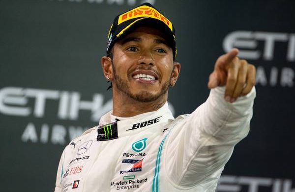 Hamilton ontkent gesprekken met Ferrari niet: Dat is privé