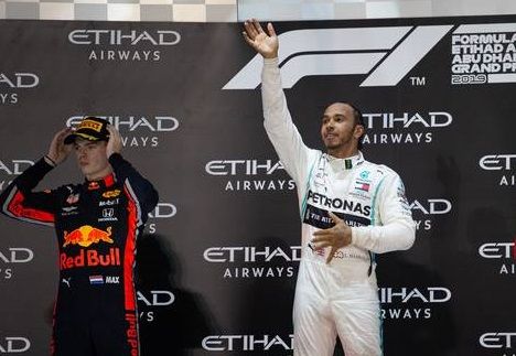 Verstappen grapt met Hamilton: Je had ook langzamer kunnen gaan rijden