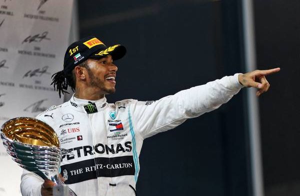 Hamilton maakt zich zorgen om jongere coureurs: ‘’Motorsport is onnodig duur''