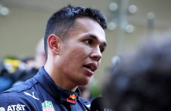 Albon heeft Red Bull Racing prettig verbaasd: “Vooral als rookie naast Verstappen”