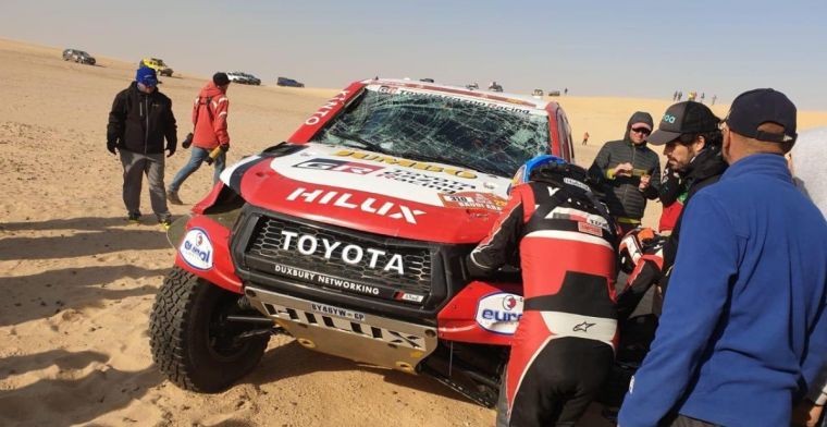Tweede grote crash voor Alonso in Dakar Rally, ditmaal met koprol