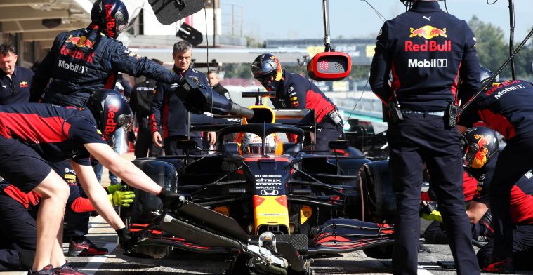 Monteurs van Red Bull Racing hoeven zich niet meer in het zweet te werken