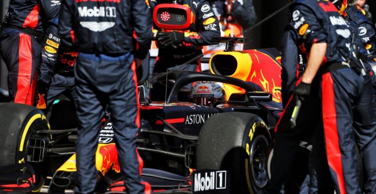 Red Bull Racing staat weer in de garage te sleutelen op laatste testmiddag