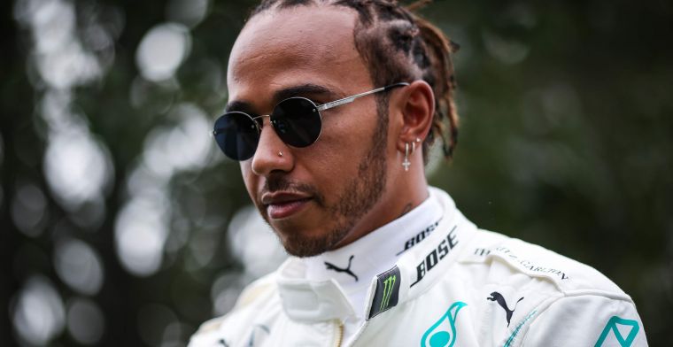 F1 Social Stint | Bij gebrek aan racen zoekt Hamilton het surfboard op