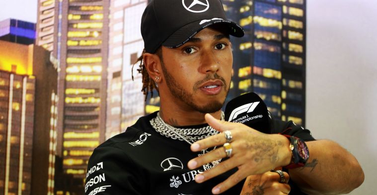 Hamilton haalt uit naar Formule 1-top: 'Dit is een door blanke gedomineerde sport'