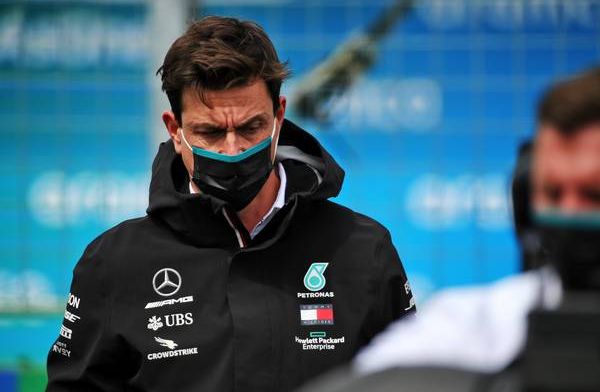 Wolff lovend over monteurs van Verstappen en Red Bull: Lauda had pet afgenomen