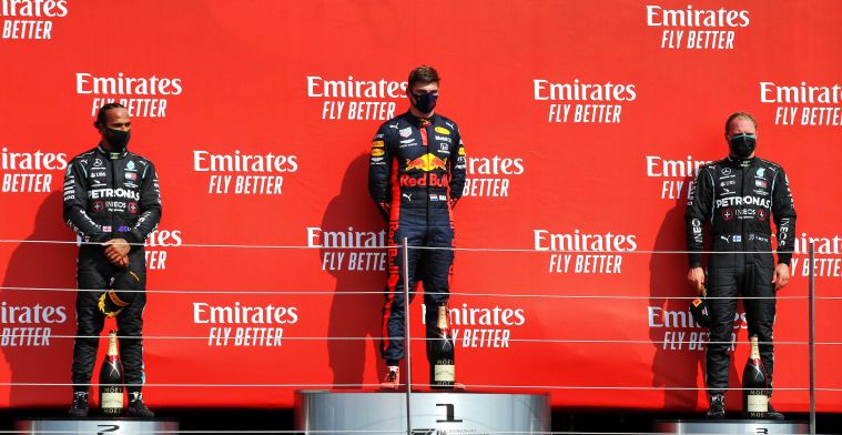 Hamilton neemt beker Verstappen mee na podiumceremonie