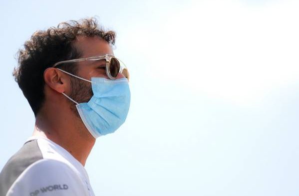 Ricciardo schrok van zichzelf: Ik trapte een gat door de muur naar kamer van Max