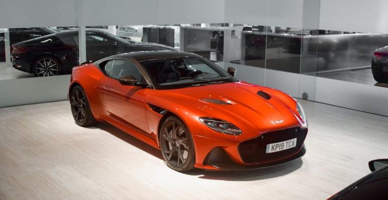 Aston Martin van Verstappen staat te koop in Hilversum