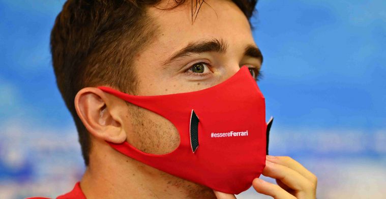 Charles Leclerc eert Ferrari met nieuwe helm
