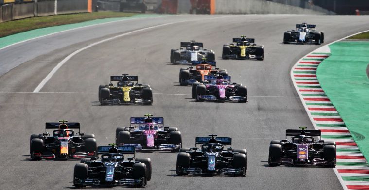 Samenvatting: Hamilton wint knotsgekke Toscaanse GP, Verstappen valt vroeg uit
