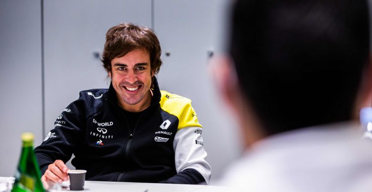 Was Alonso in gesprek met Red Bull? 'Ze wilden van coureurs wisselen'