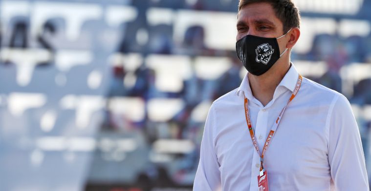F1 steward Petrov trekt zich terug na moord op vader Alexander